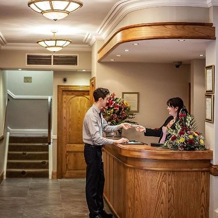Gullane'S Hotel Балинаслоу Екстериор снимка