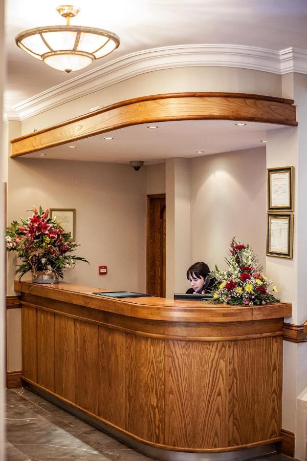 Gullane'S Hotel Балинаслоу Екстериор снимка
