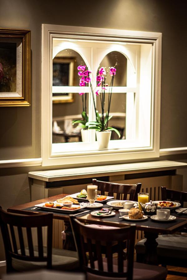 Gullane'S Hotel Балинаслоу Екстериор снимка