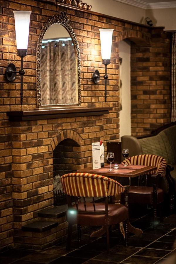 Gullane'S Hotel Балинаслоу Екстериор снимка