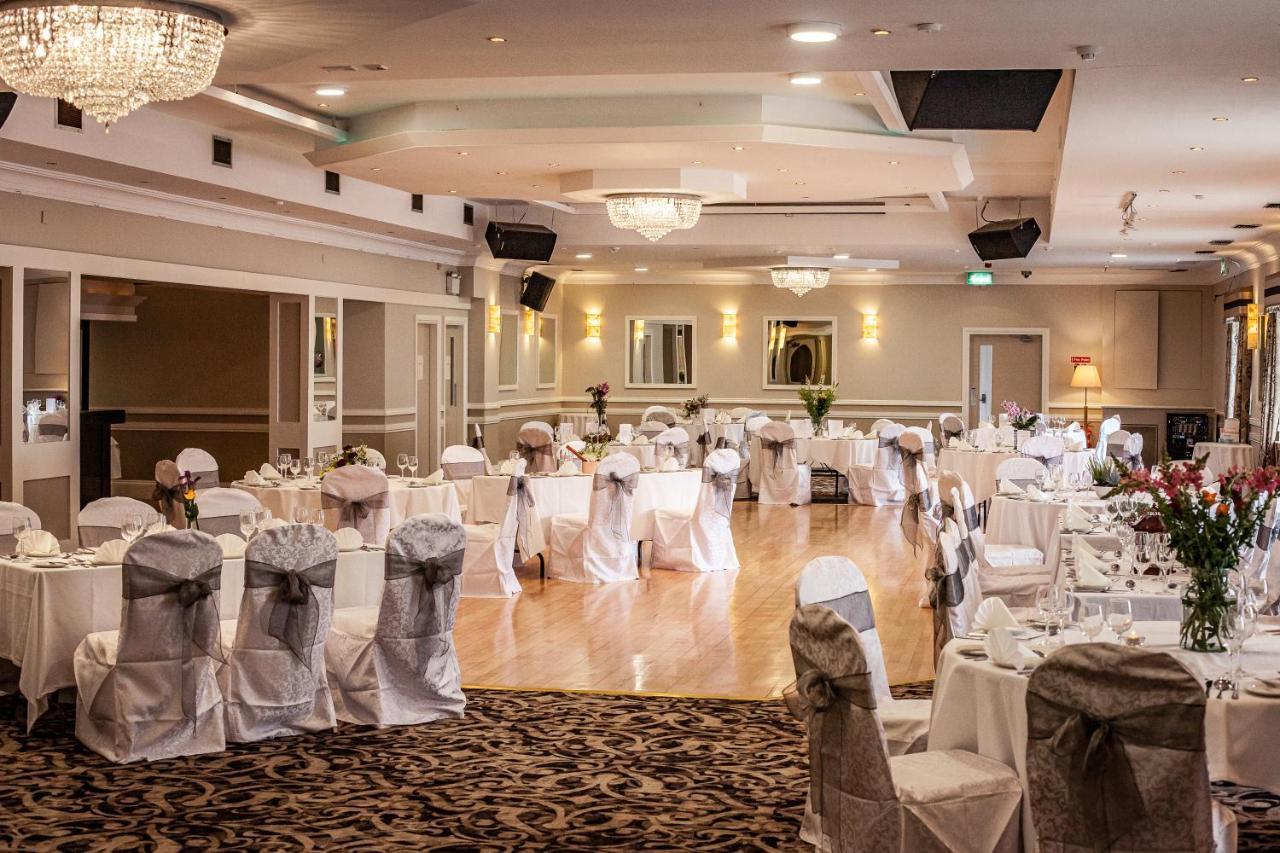 Gullane'S Hotel Балинаслоу Екстериор снимка
