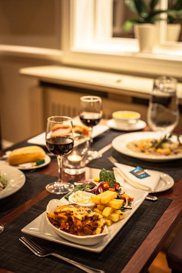 Gullane'S Hotel Балинаслоу Екстериор снимка