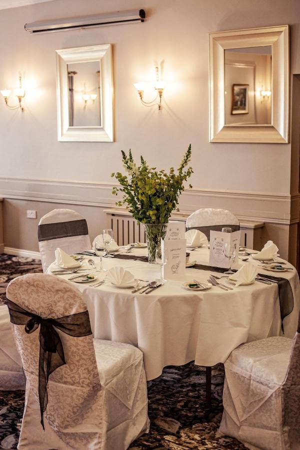 Gullane'S Hotel Балинаслоу Екстериор снимка